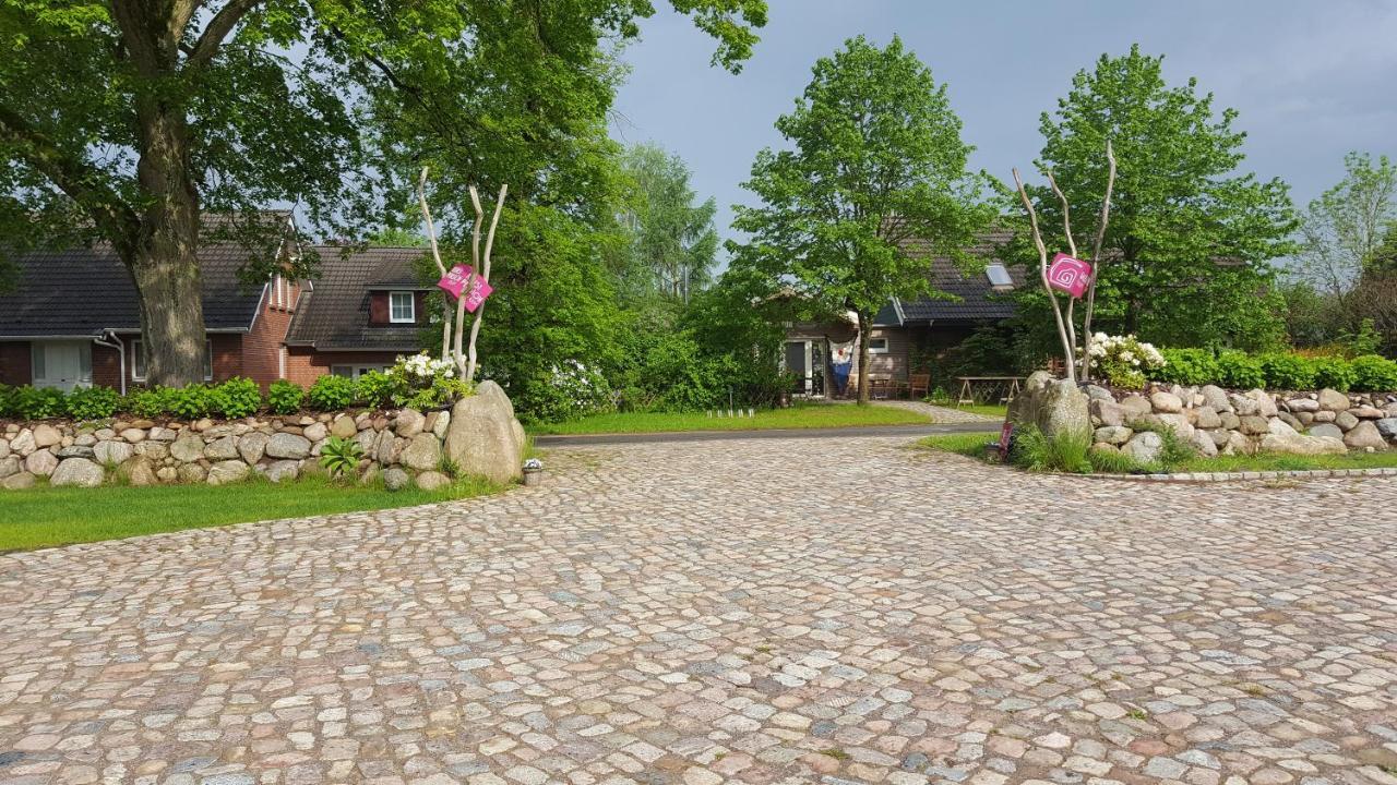 Kunst Pension Frahm Basthorst  Exterior foto